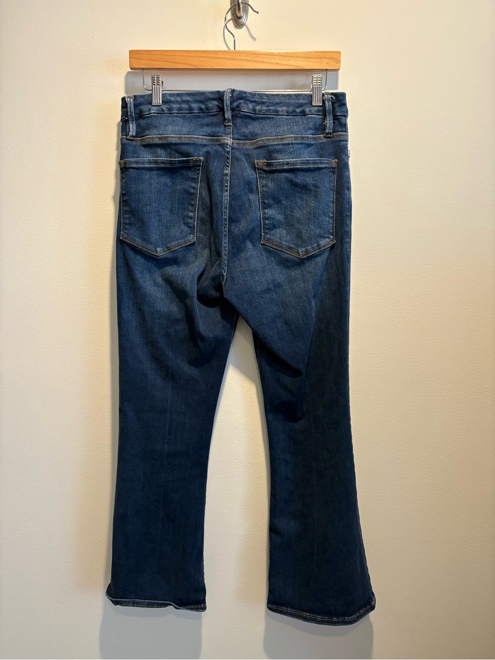 FRAME || Le One Crop Mini Boot Jeans in Prima Wash Multi-Size 2 (30-34) - Picture 5 of 13